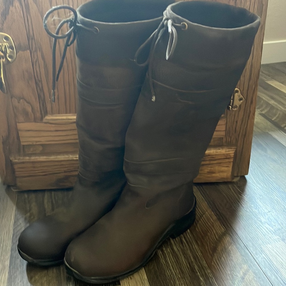 Womens Toggi Boots Size 39